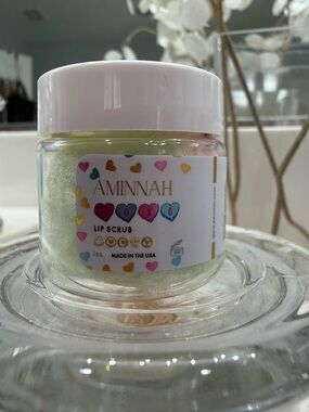 AMINNAH Lip Scrub - Gentle Exfoliating Cleanser